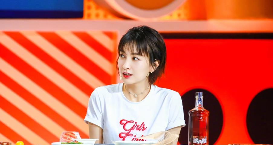 吴昕时尚感太强,小腿变细发型改变,近两年来真的很拼!