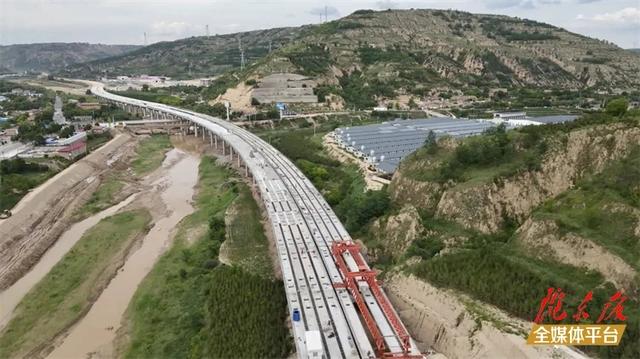 打庆高速公路新堡特大桥全幅贯通