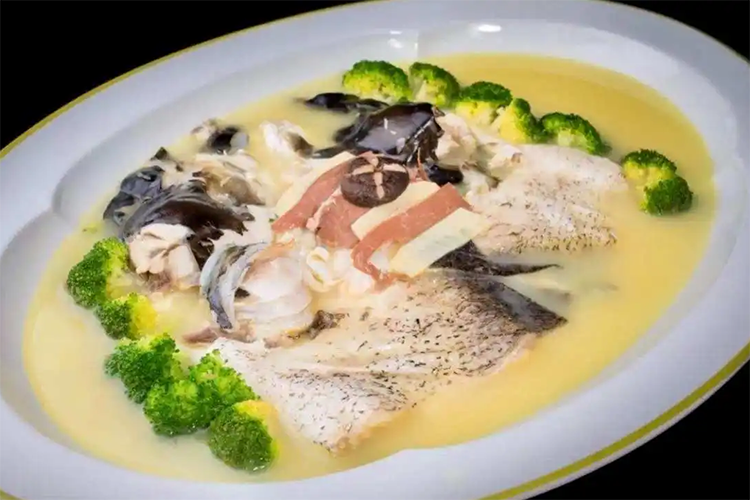 扬州的传统名吃推荐:拆烩鲢鱼头