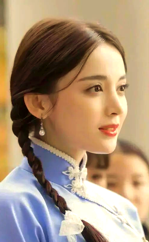 古力娜扎,这位少数民族的演员,尝试起民国装扮来也别有一番韵味