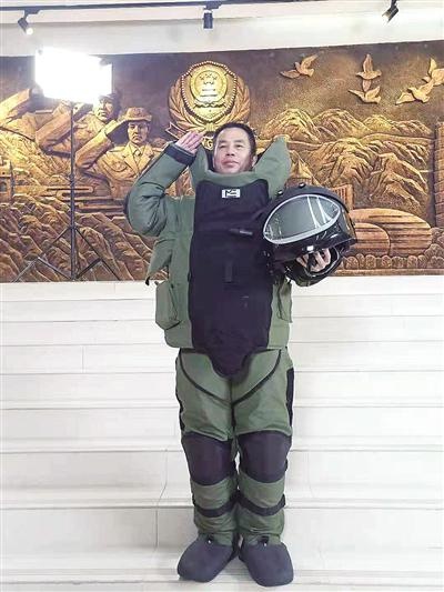 刘成俊:生死线上的最美"逆行者"