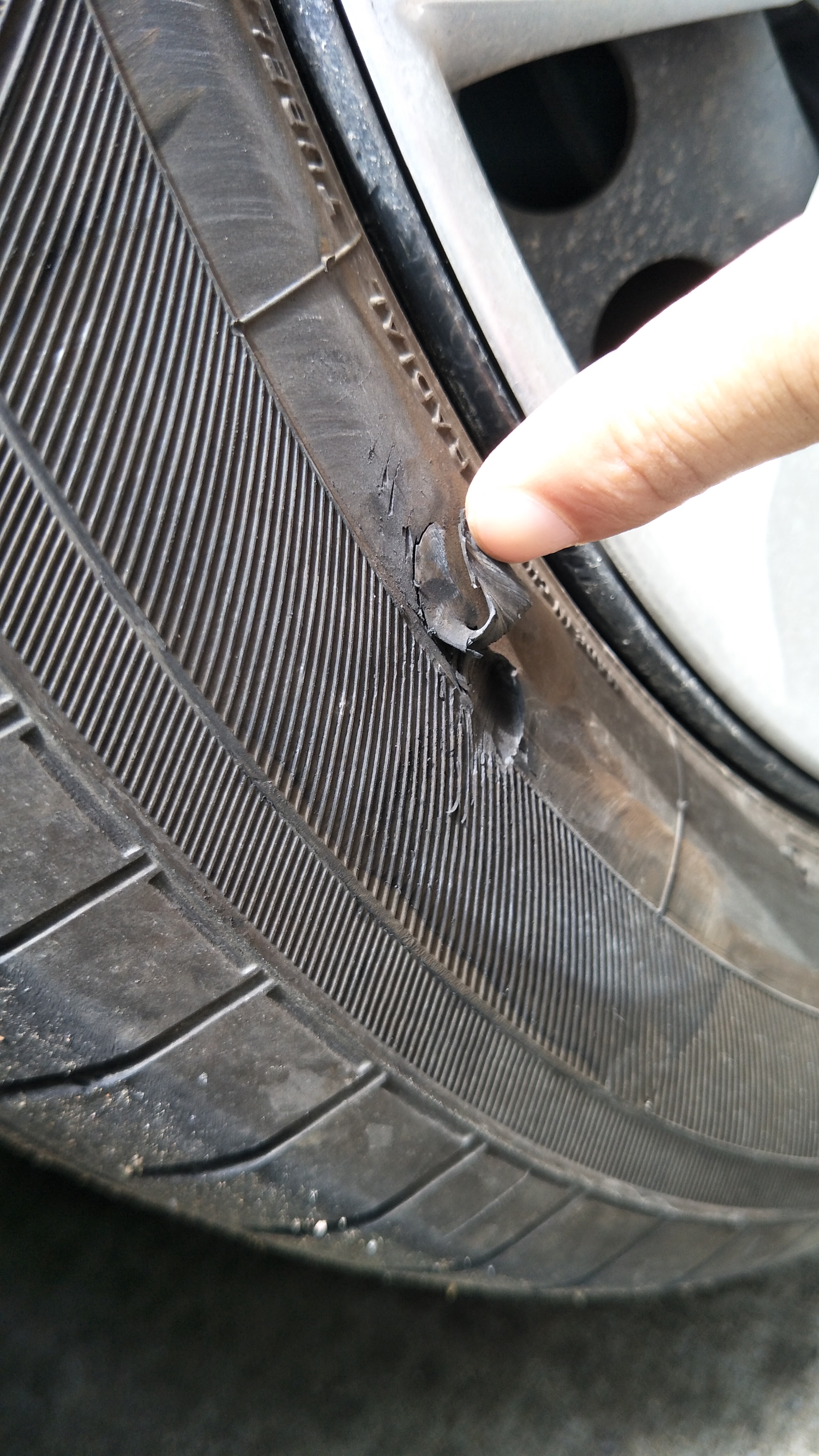 压到碎玻璃轮胎会破吗