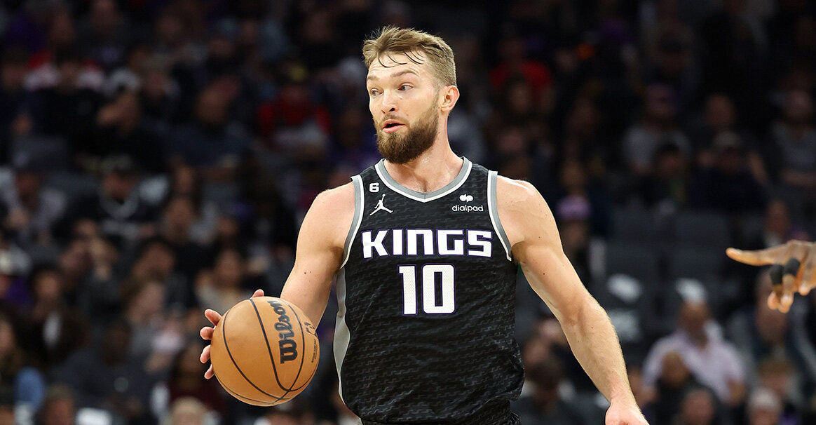 半场斩获两双!萨博尼斯7中4独得10 11