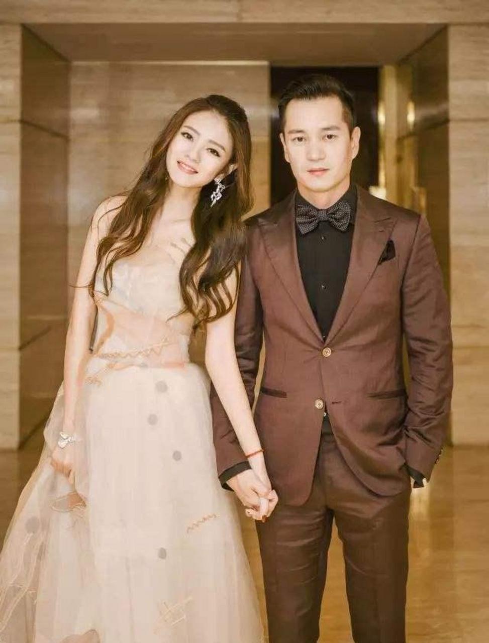 第一个问题:安以轩老公还在挣扎?大家都知道,安以轩的老公虽然