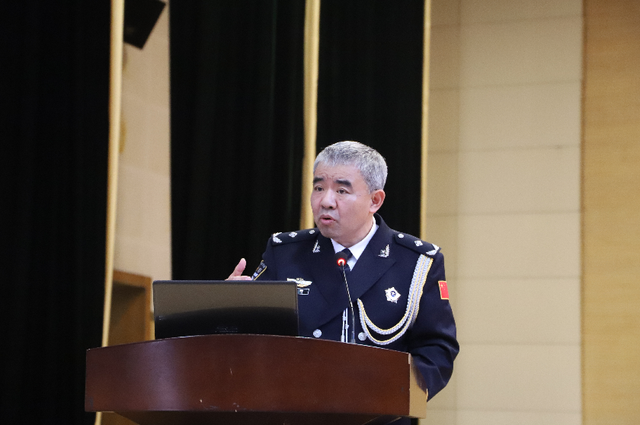 湖北公安:追最亮的星!"一所三英模"走进湖北警官学院