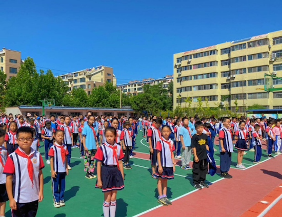 奎文区樱园小学举行"筑梦新学期,一起向未来"秋季开学典礼