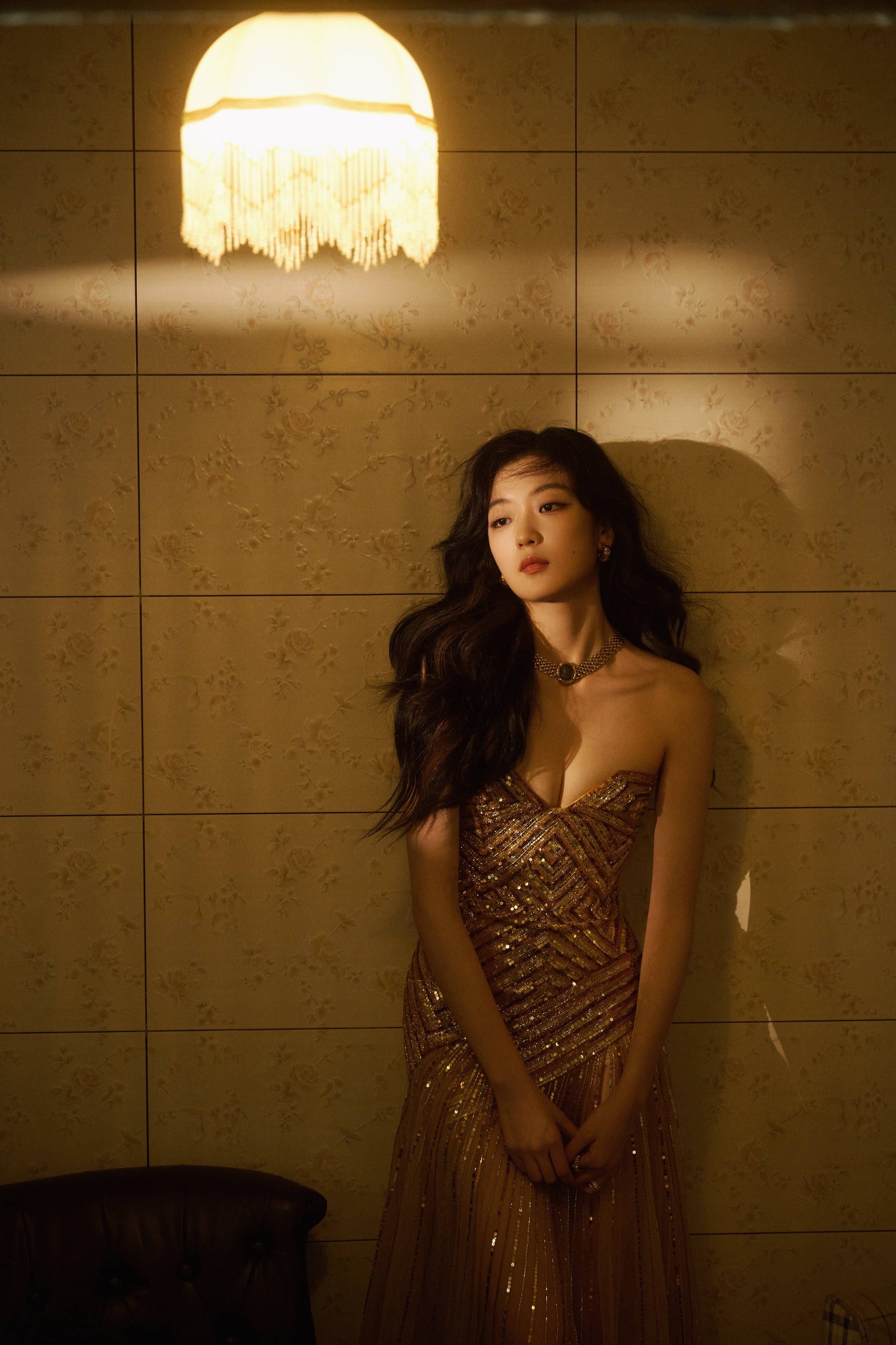 孙千v型连衣裙丰满性感美腿写真