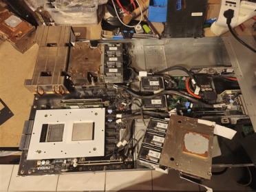 赌赢赚翻了：1/10价格买下价值56万服务器主机！960GB内存就已回本