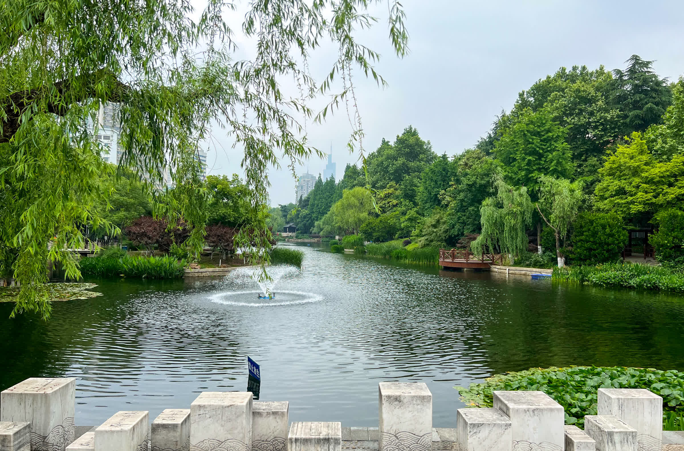 南京小西湖乌龙潭公园,西城之冠,风景如画,亭台楼阁吸引人