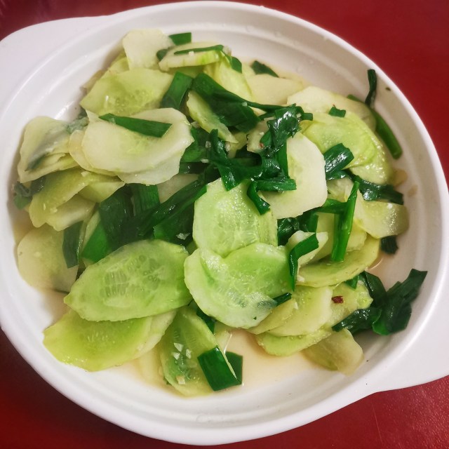 黄瓜炒韭菜,简单快手,十分钟搞定