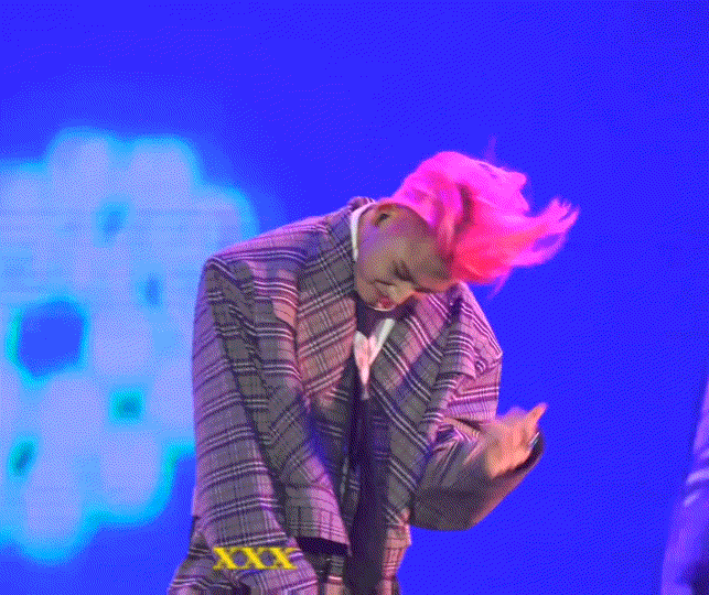 lg小鬼在音乐节抽搐?假弹吉他?谣言满天飞!