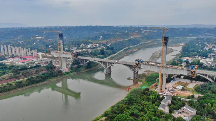 泸州:隆黄铁路施工忙