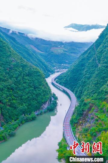 湖北兴山:雨后"水上公路"美景惹人醉