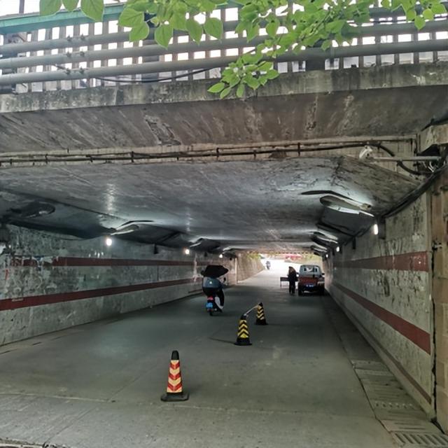 铁西区这个桥洞子终于亮了