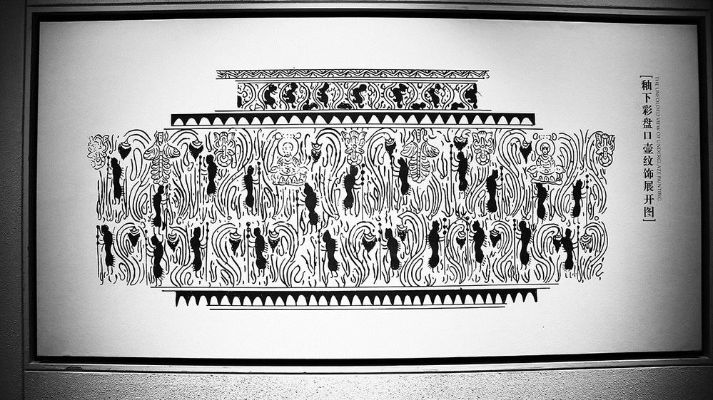 三国青瓷釉下彩羽人纹盘口壶