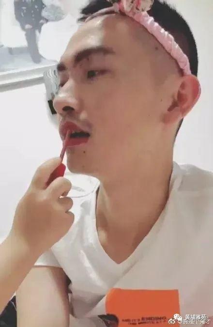 笑翻了!原谅爸爸这一生严肃刻板,可在女儿面前,爸爸也美丽动人