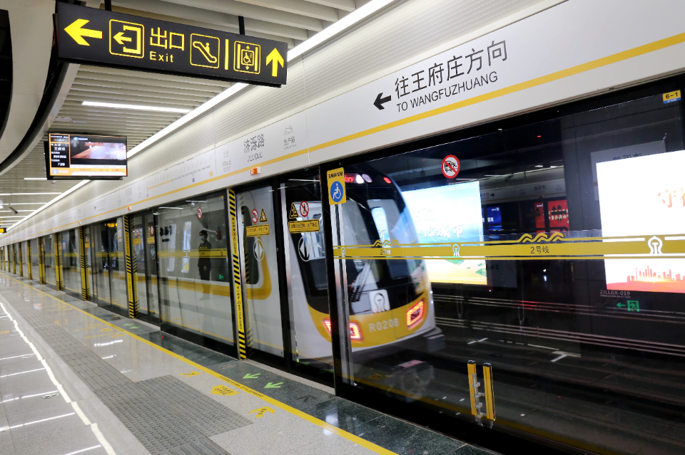 济南地铁2号通车!他们啃下"最硬的石头",挖掉"粘人的淤泥"