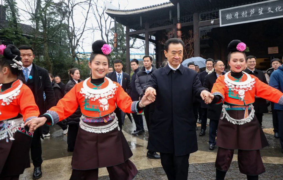 9年前,向王健林要5个亿的丹寨县长,如今他怎样了?