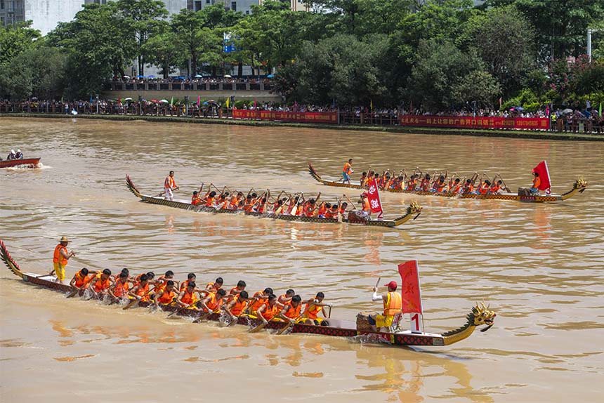 "中国体育彩票杯"2023年岑溪市龙舟赛举办