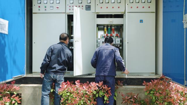 武漢臨空一辰集團公司竭力做好空港新城香虹藝術公園管理維護工作