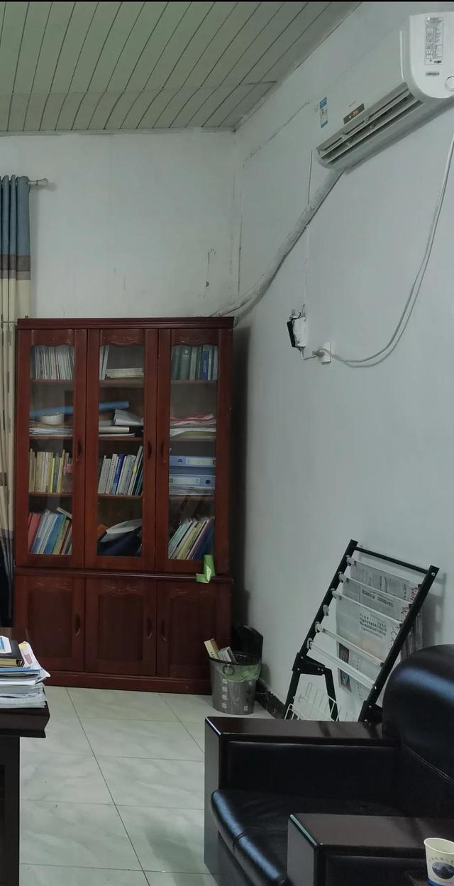 中国最破旧办公室:湖北咸宁贺胜桥镇人民政府办公室