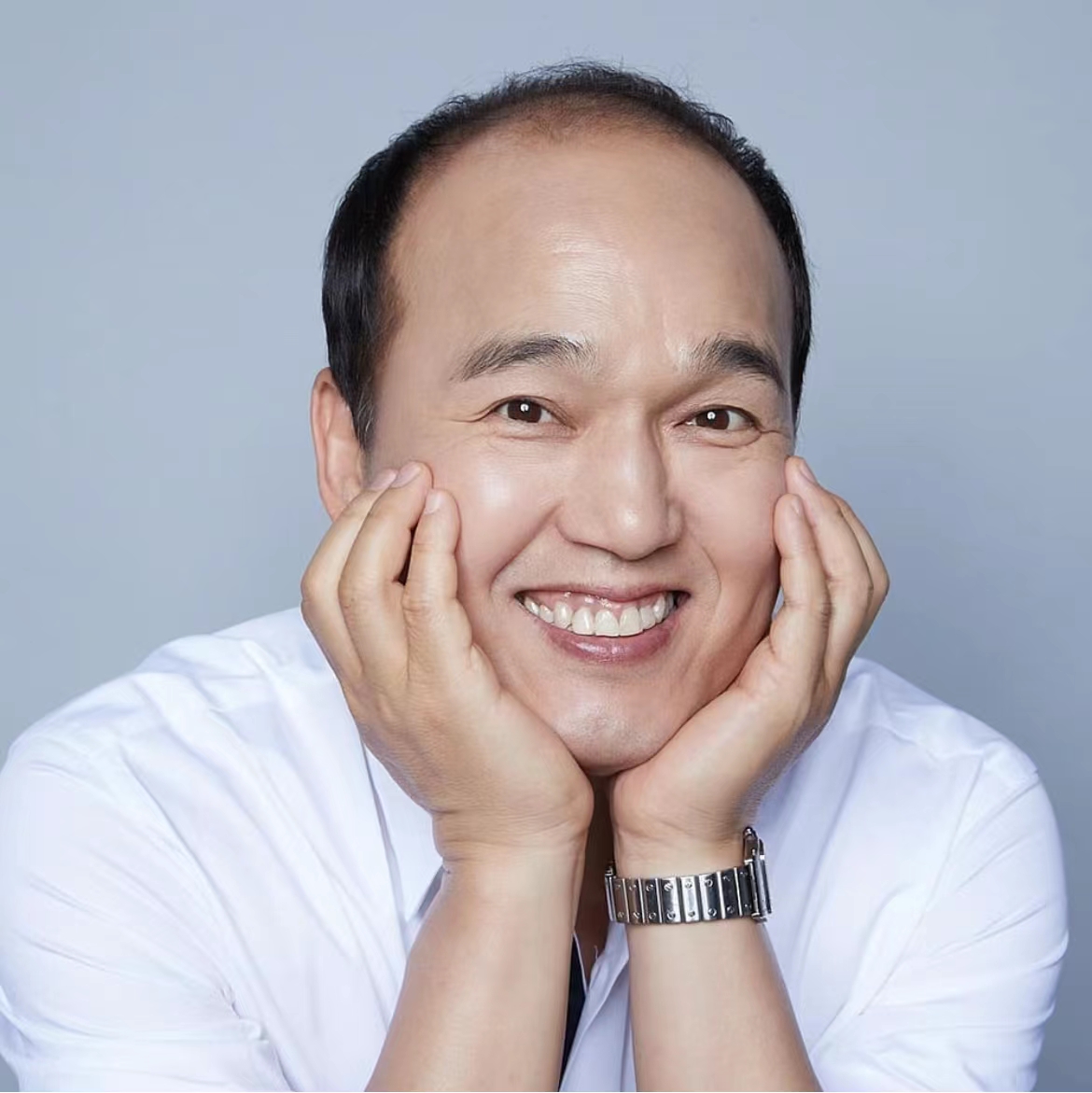 56岁韩星金光奎人生第一套房,电动窗帘按摩椅为成功标志,佩服