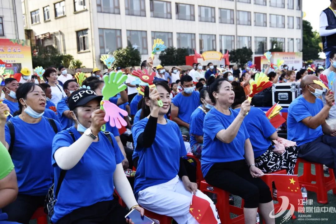 江津的农民朋友们!过节啦!