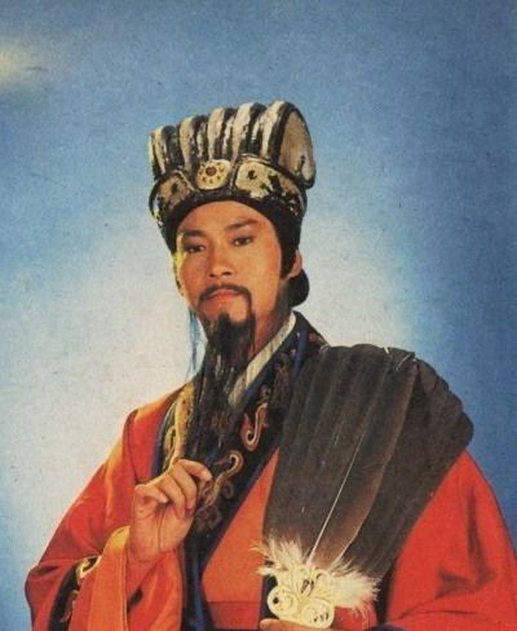 1985年,郑少秋在电视剧《诸葛亮》中的诸葛亮的定妆照,该剧由李力持