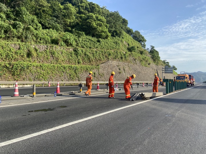 8月1日至3日,g15瀋海高速這個路段將進行三天單向斷流施工