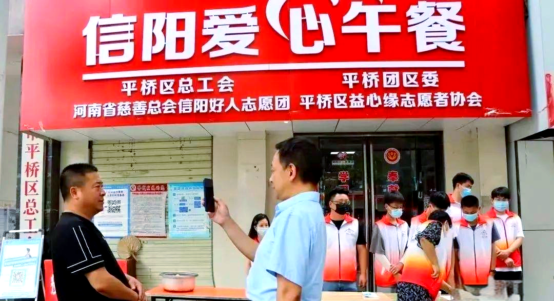 爱心午餐两年不停,320环卫工受益