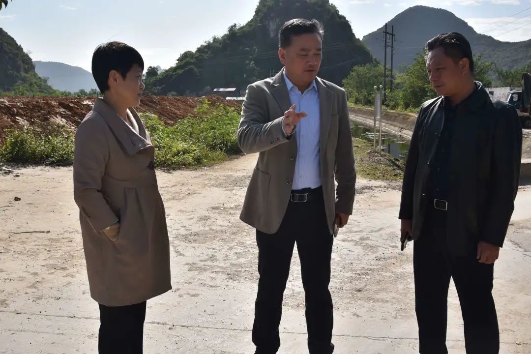 秀峰区委书记余捷走访调研辖区项目建设,城中村整治,移风易俗等工作