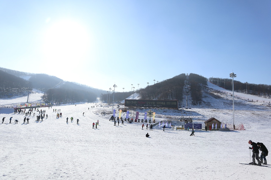 长春莲花山滑雪场,位于中国吉林省长春市南部的莲花山风景区内