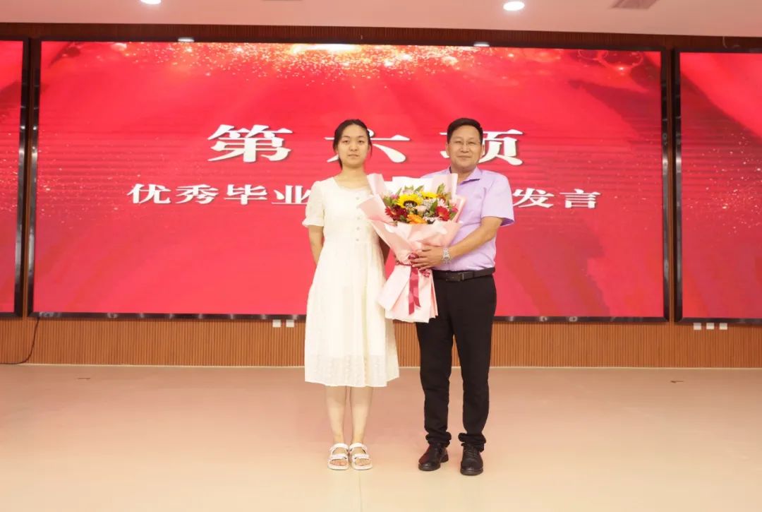 浉河中学 信阳高中携手举行优秀生表彰大会暨初升高衔接指导会