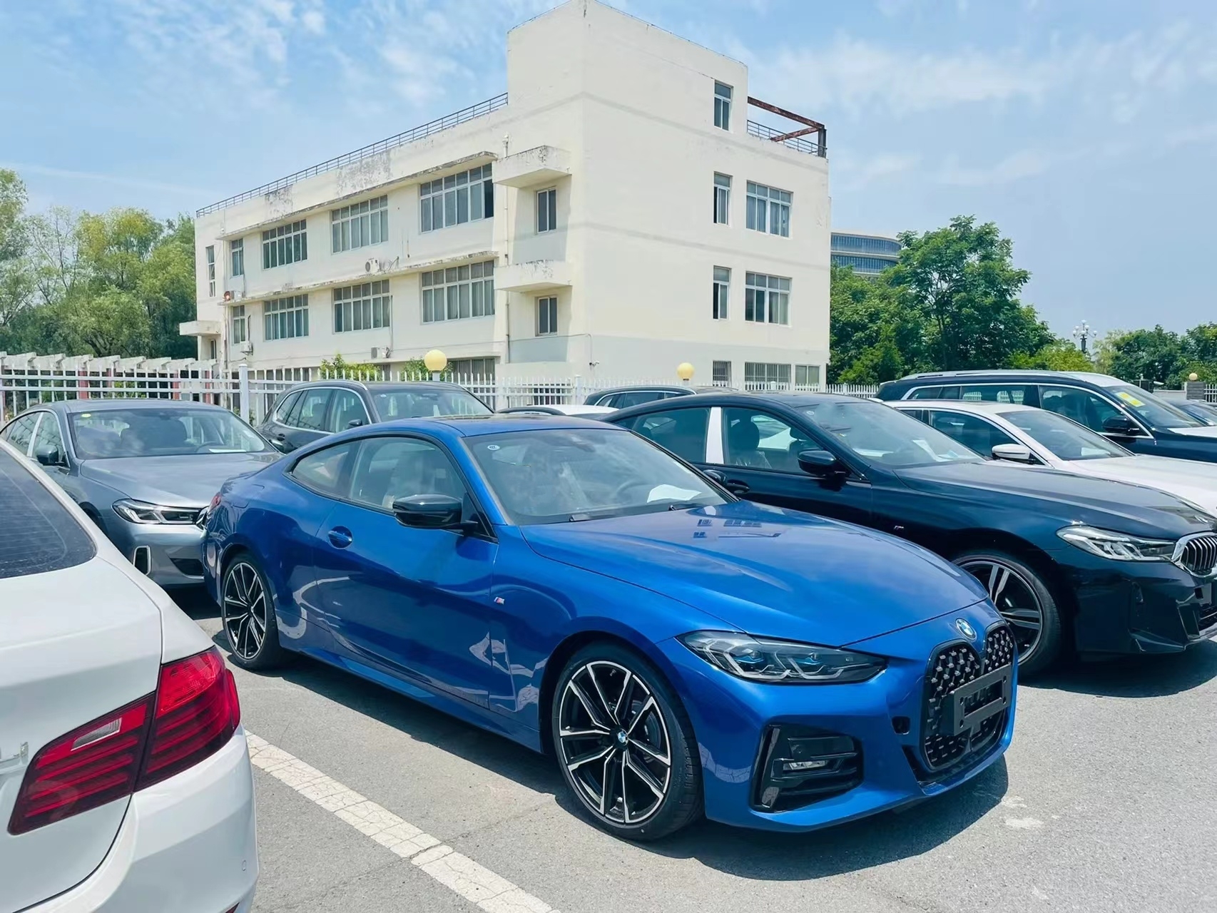 99万!23款宝马430i双门实拍,2.0t 245马力 哈曼卡顿音响