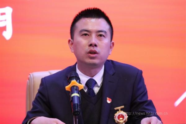 湖南汽车工程职院:全国劳动模范邹毅事迹报告会举行