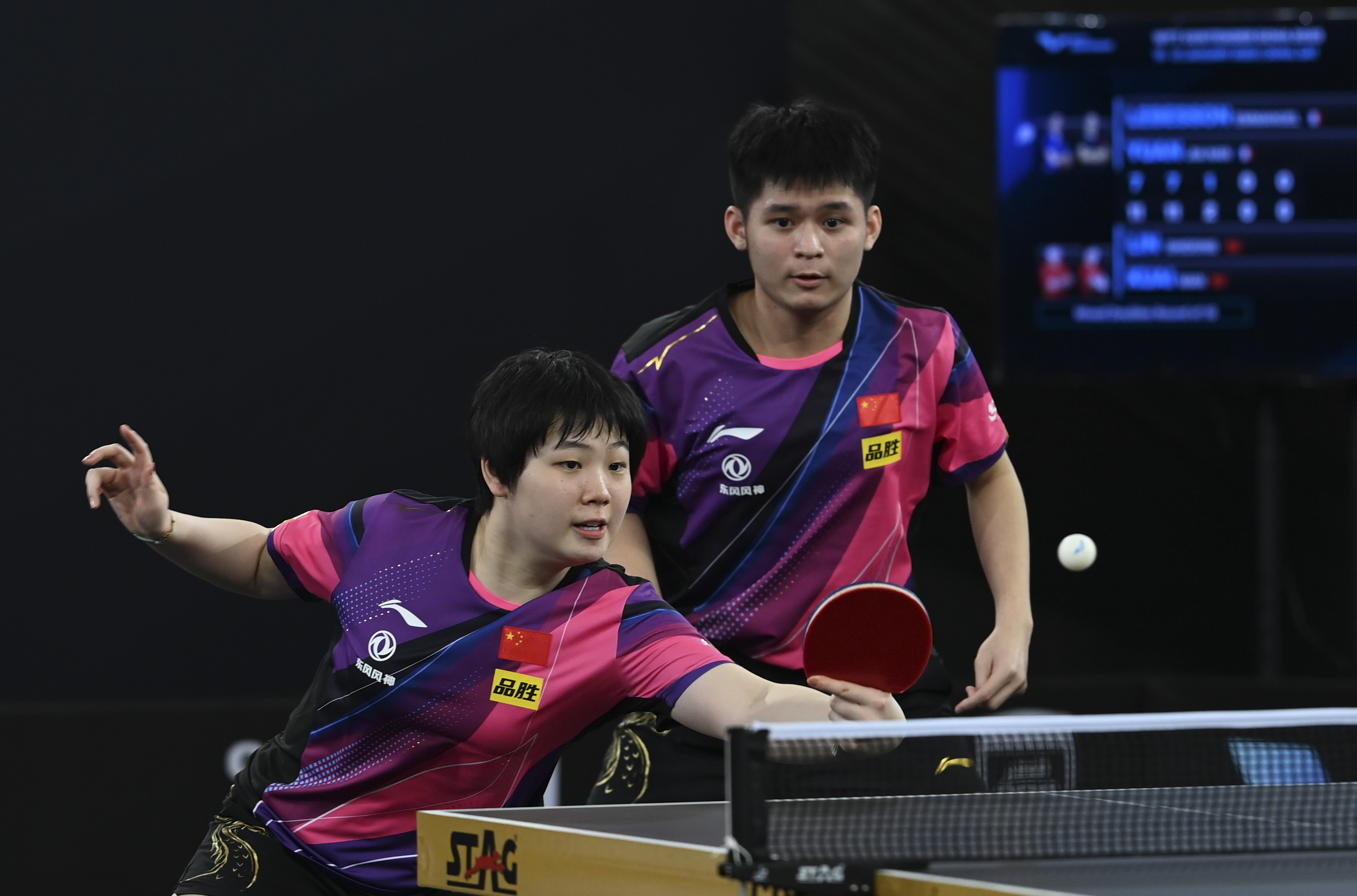 乒乓球——wtt多哈挑战赛:林诗栋/蒯曼晋级