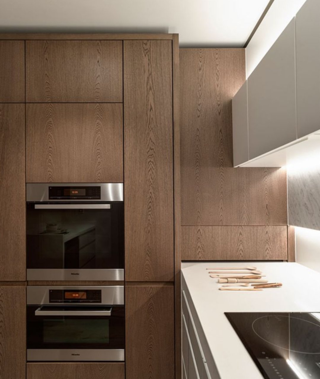 哪怕是像口红一样,大红色,浆果色,红棕色,西柚红,橘红,珊瑚红,樱桃红