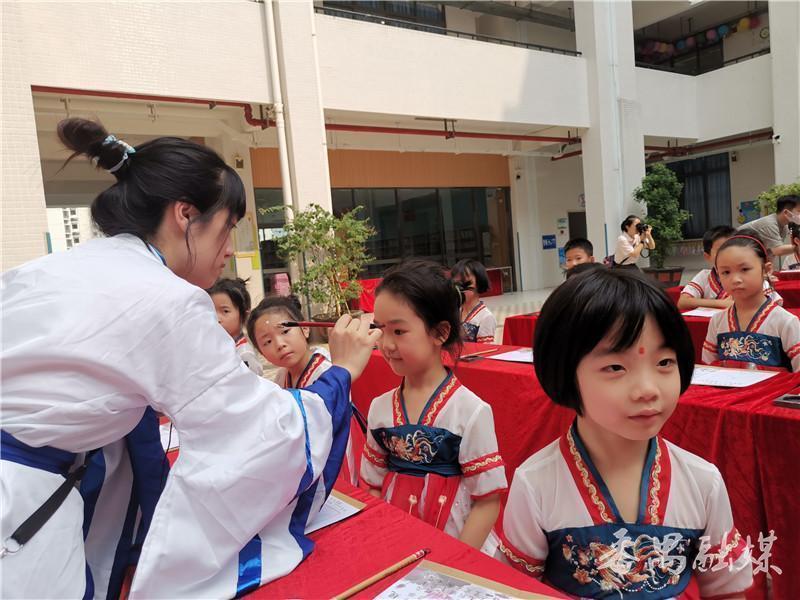 开笔启蒙,人生始立!毓贤学校举办一年级新生开笔礼仪式