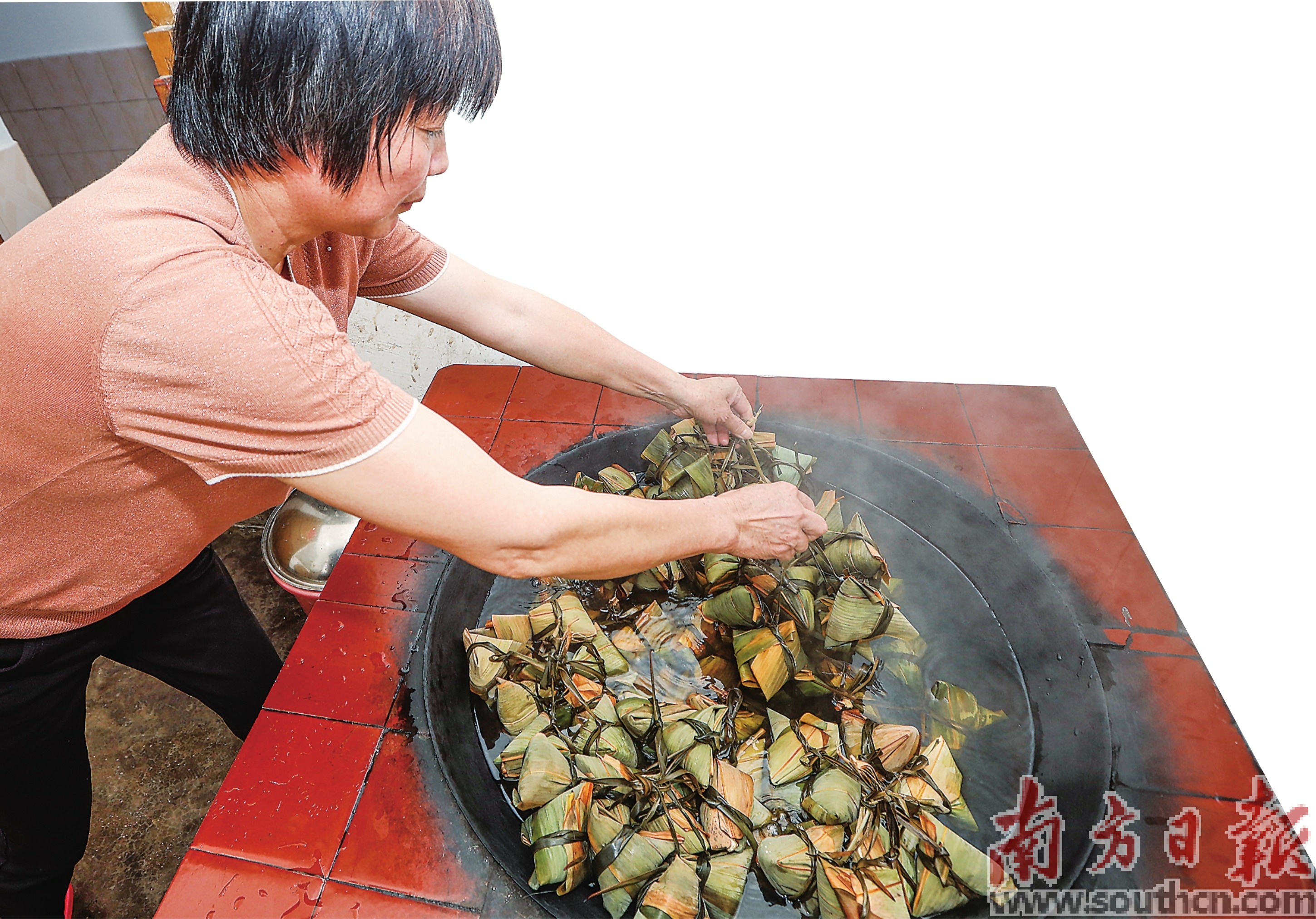 一口灰水粽浓浓客家情