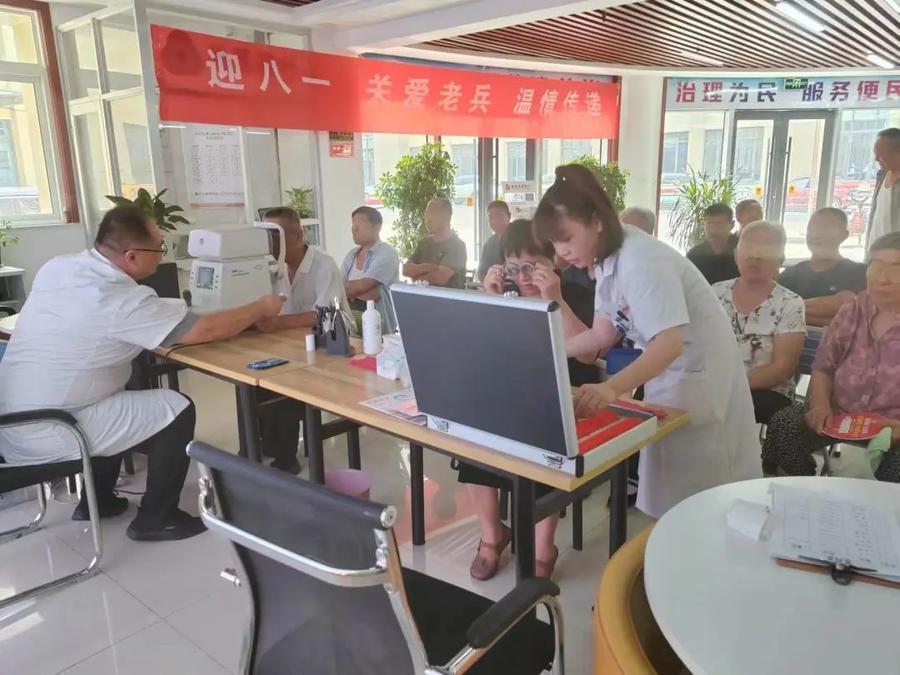 山东老字号英翔眼镜为退伍军人送温暖