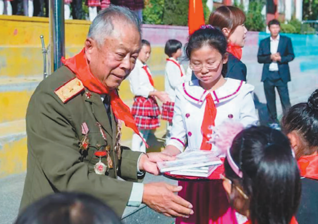 紀念丨虞仁昌:雷鋒同志犧牲在我懷裡