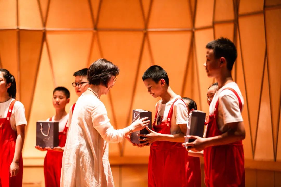 宁波爱菊艺术学校童声合唱音乐会举行