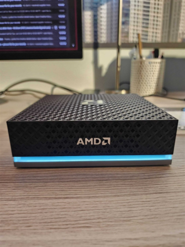 2.7万元！AMD锐龙AI Halo上市：挑战NVIDIA DGX Spark