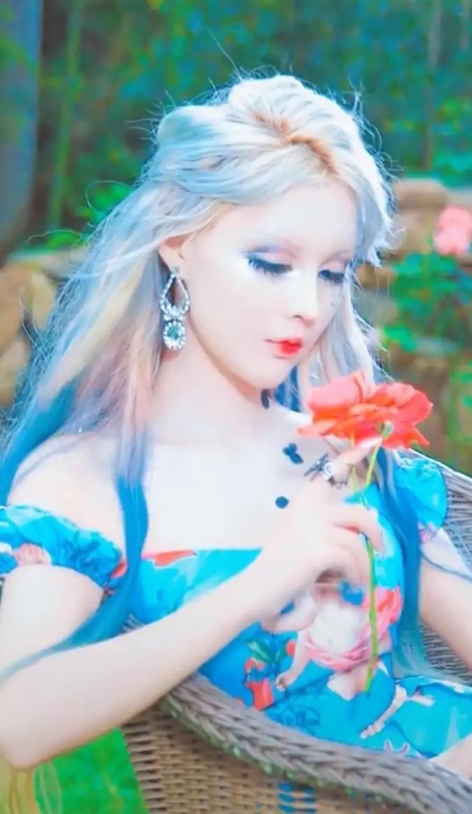 真人芭比娃娃迪丽拉,一个活的网红"艺术品"