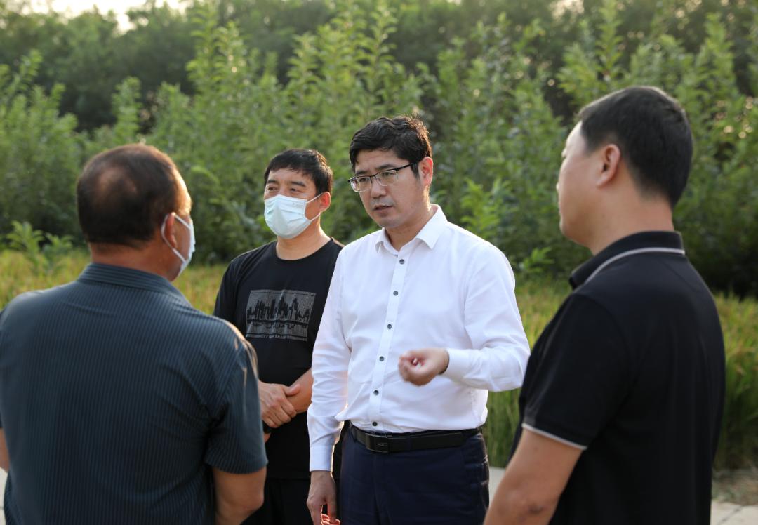市长张福增到遵化镇就安全生产,森林防火,消防等工作现场办公