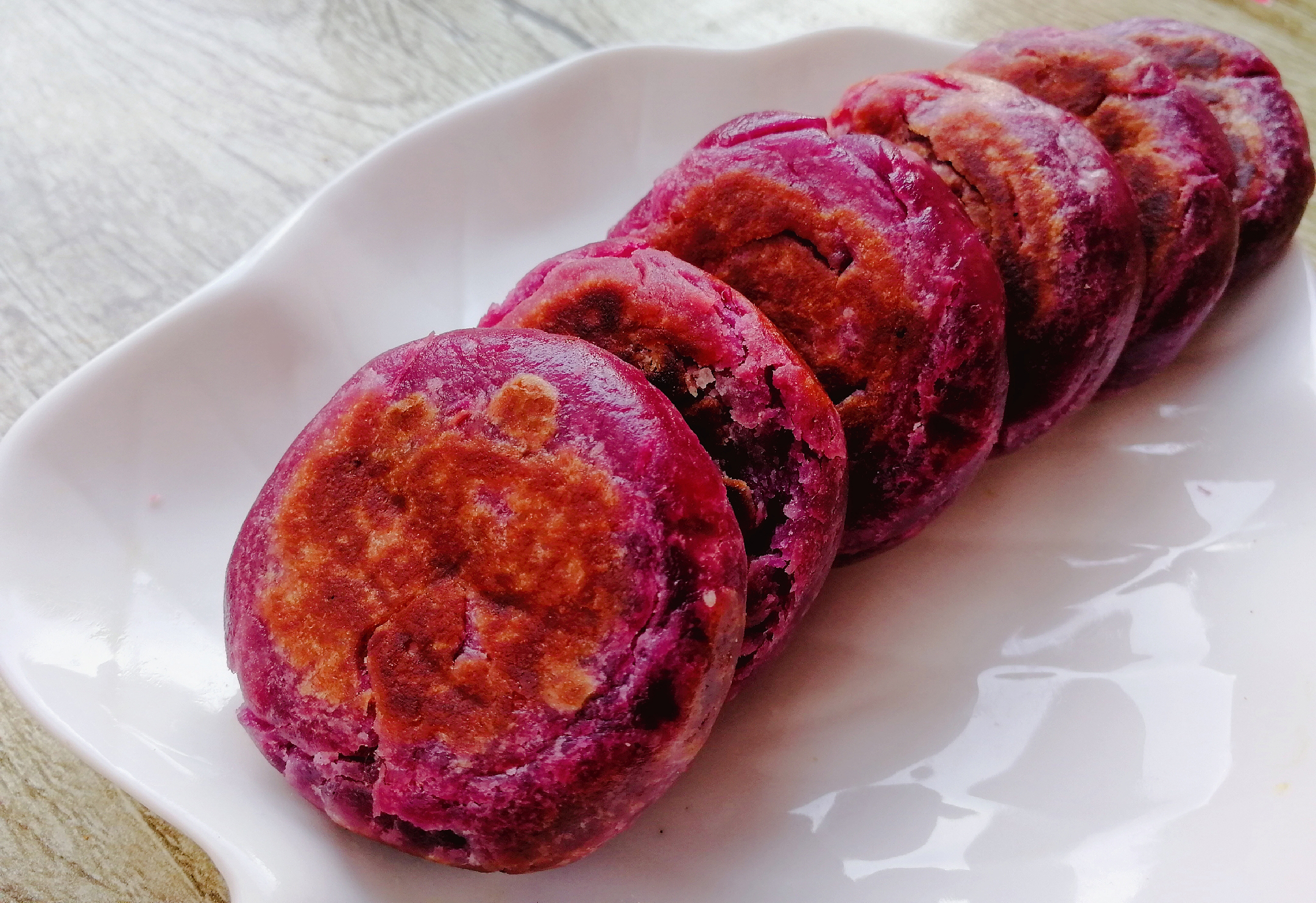 紫薯饼怎么做好吃又简单?看完这篇文章你就会了!