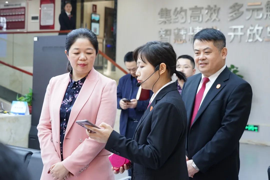 周赏玲区长到岳塘法院调研指导工作