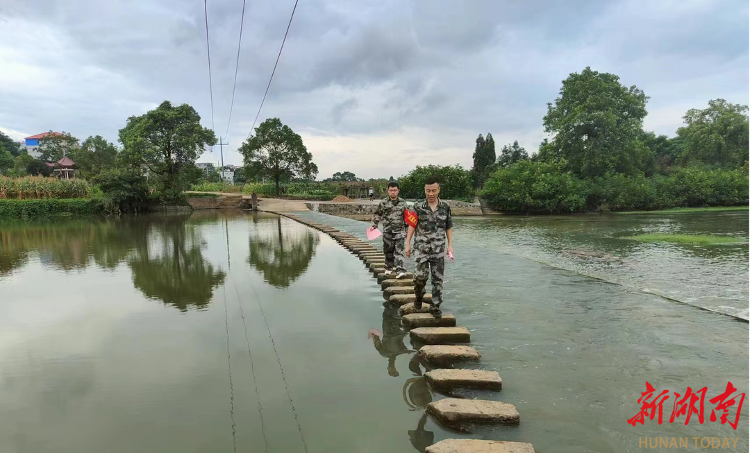 桂阳县流峰镇组织民兵开展防溺水宣传活动
