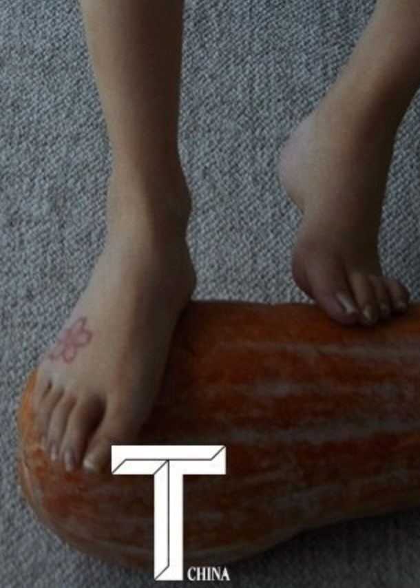 angelababy露个脚趾就被骂恶心,光脚穿搭的她却被夸爆了?