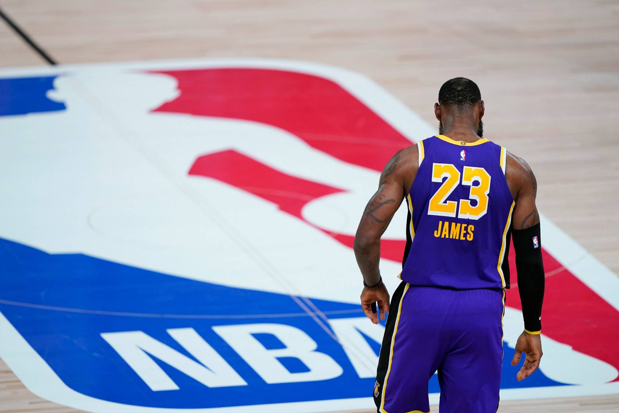 快讯｜NBA快评：新赛季赛程话题提前升温的真正看点在转播安排